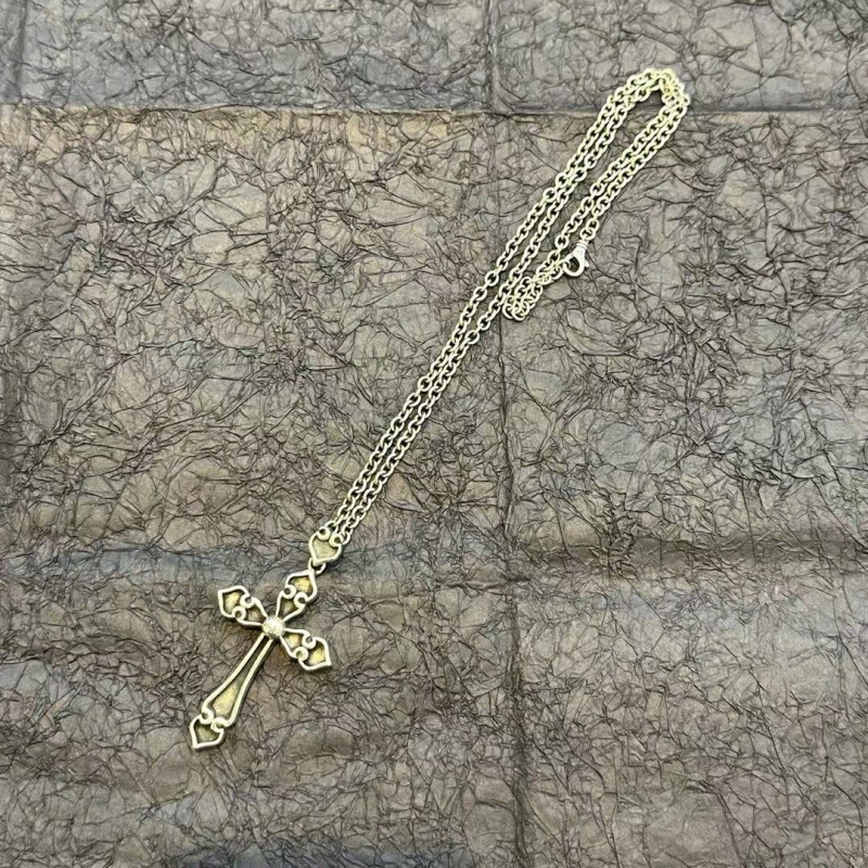 Ch*0me He**ts necklaces